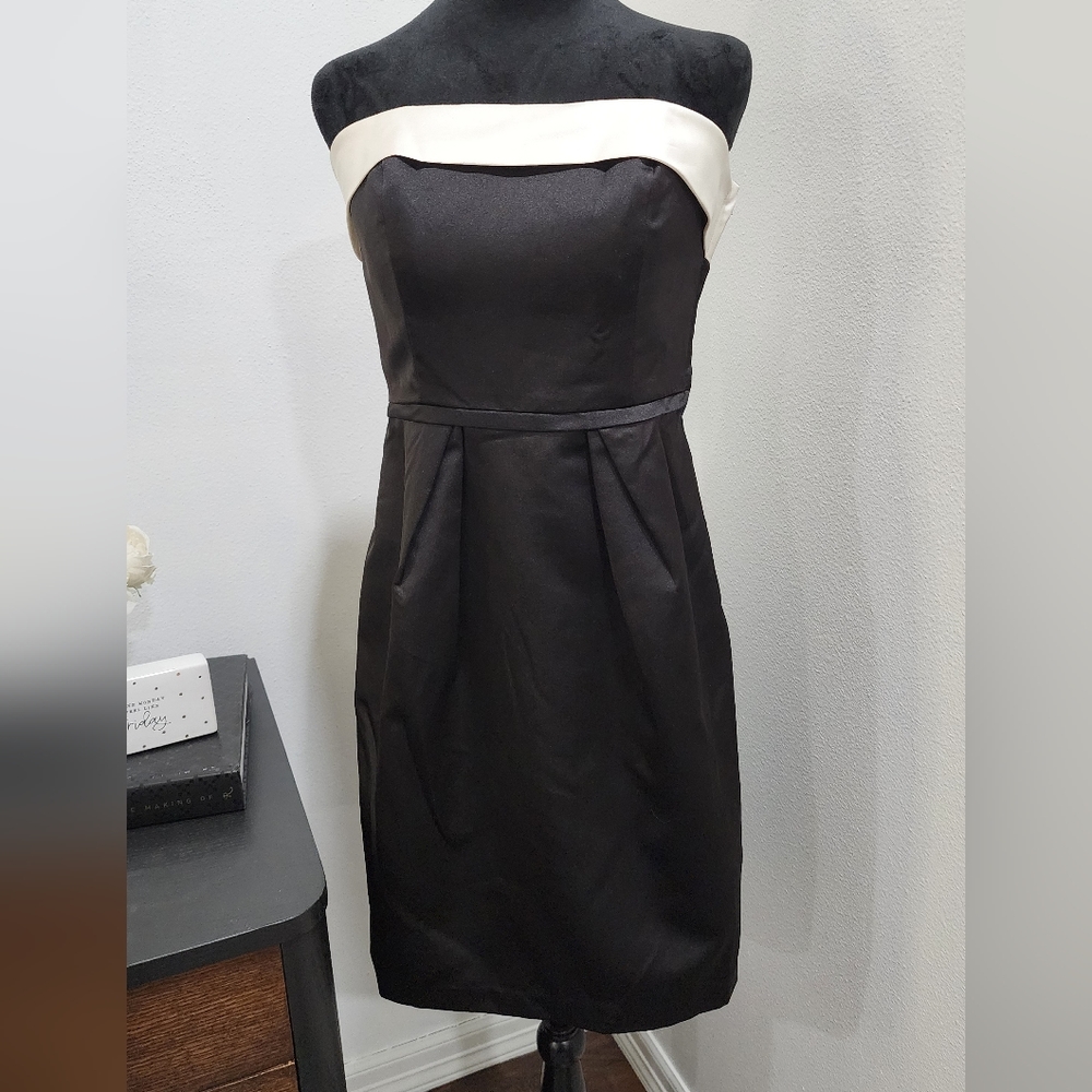 David's Bridal Short Strapless Dress with Back Bow Detail Size/ 8 - Picture 11 of 13